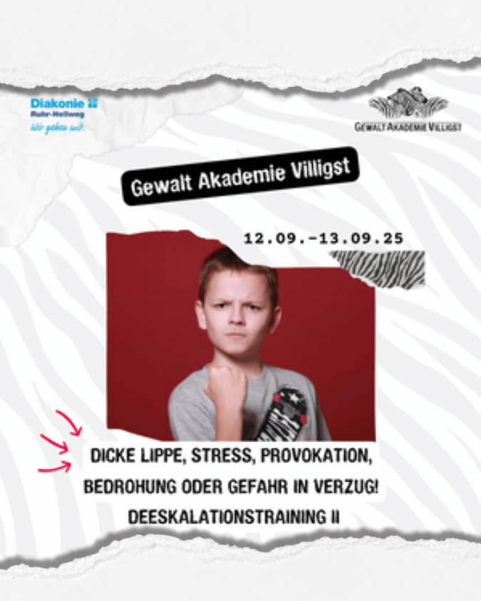 Ein Junge, der eine Faust hochhält, ist abgebildet.